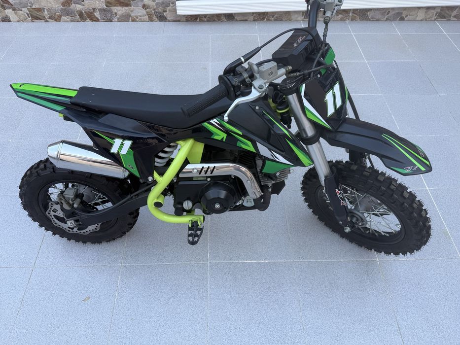 Pit Bike TOX Volcano MX 110cc (Como Nova) + Capacete Incluído
