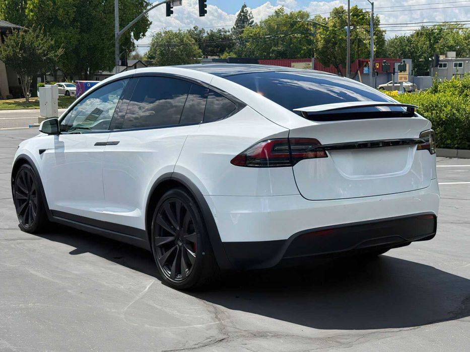 Tesla Model X Plaid      2022