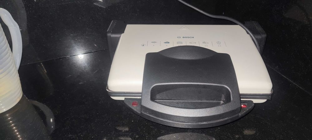 Vendo televisão torradeira e microondas como novos
