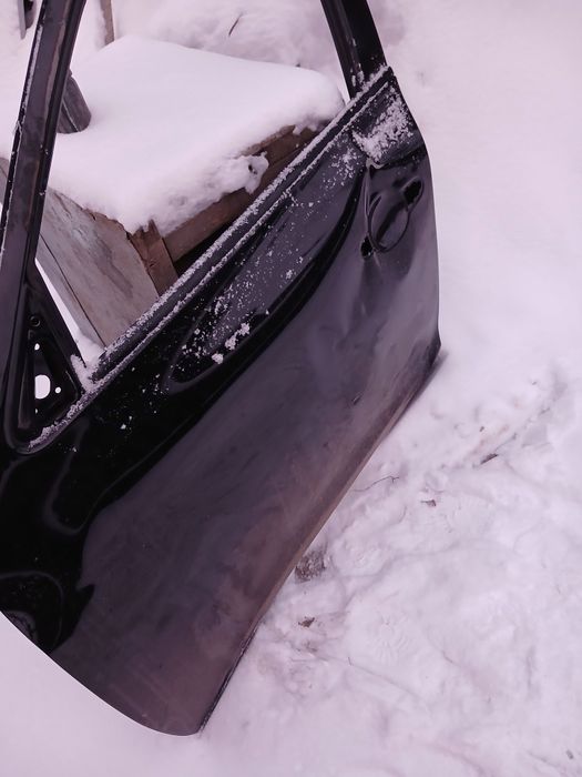 водійська дверька на ніссан жук