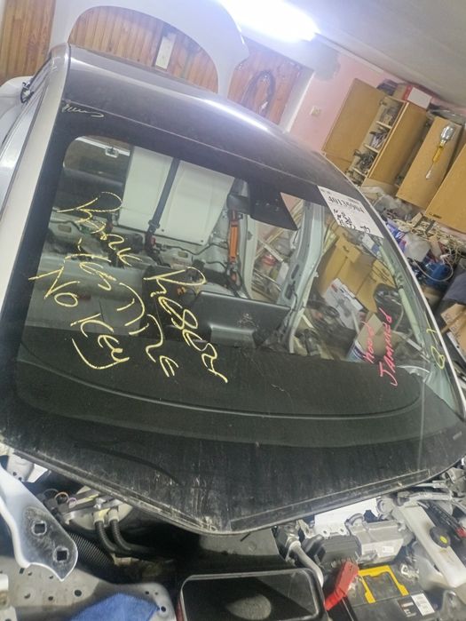 панорама задня центральна Tesla model 3
