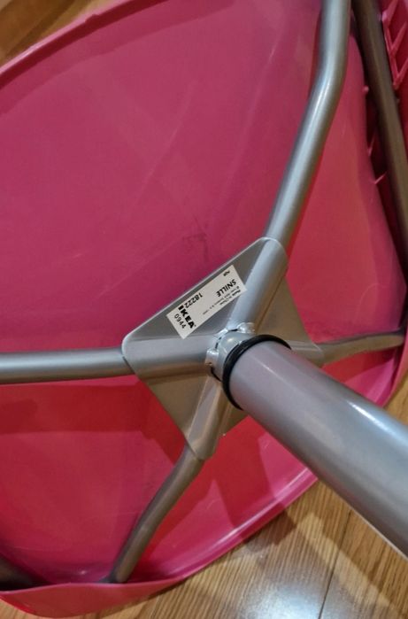 Cadeira rotativa para menina