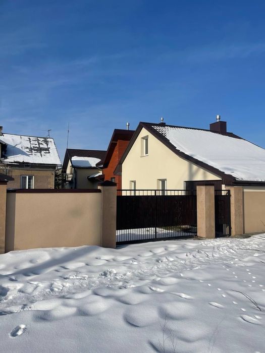 Оренда нового будинку спарки з окремим входом в Брюховичах