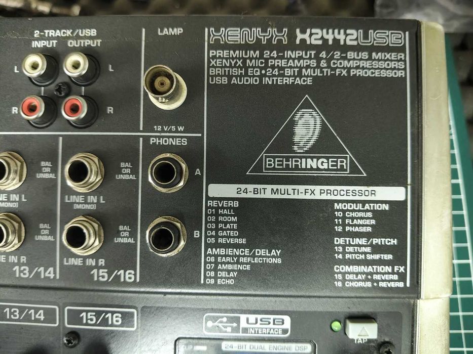 Mesa Mistura Behringer Xenyx X2442USB