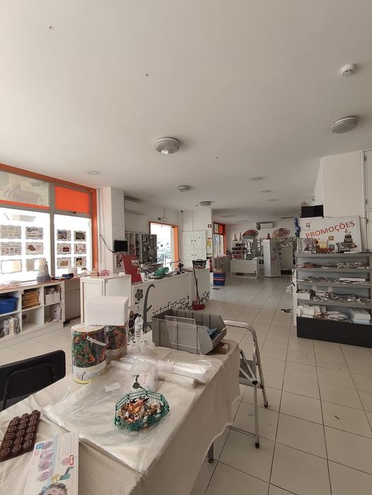 Loja com 520 m² | Alto dos Moinhos | A 300 m do Hospital Lusíadas | 3 Estacionamentos