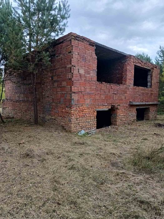 Дачна ділянка з недобудовою