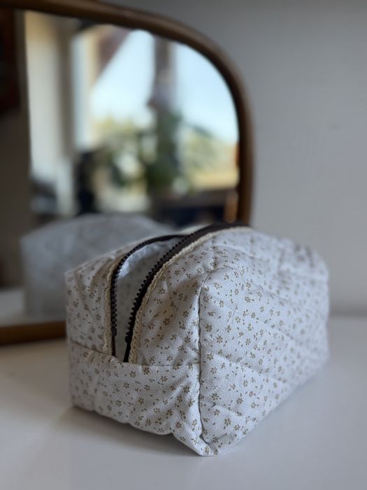 handmade boxy kosmetyczka w kwiatki z koronka