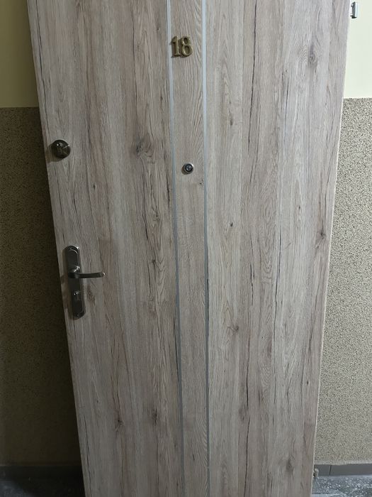 Drzwi zewnętrzne 85x197 cm