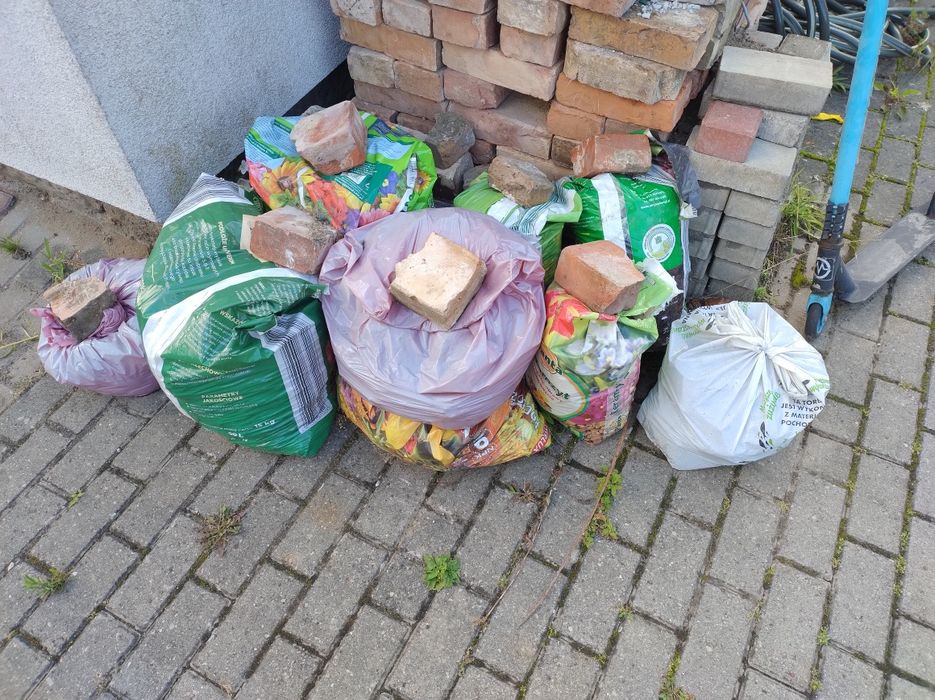20 worków starego cementu plus beton/gruz