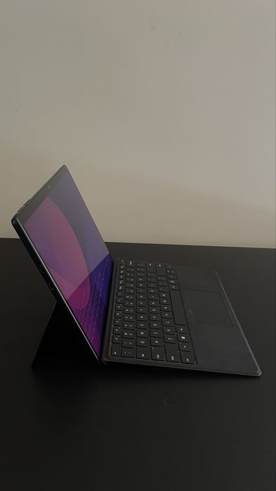 Surface pro 9, i5-1335U, 8GB ram, 256GB