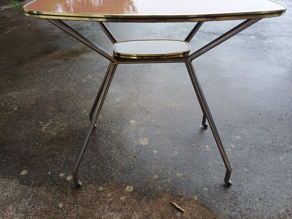 Conjunto de 2 Cadeiras, 1 mesa de TV e 1 mesa de centro, c fórmica