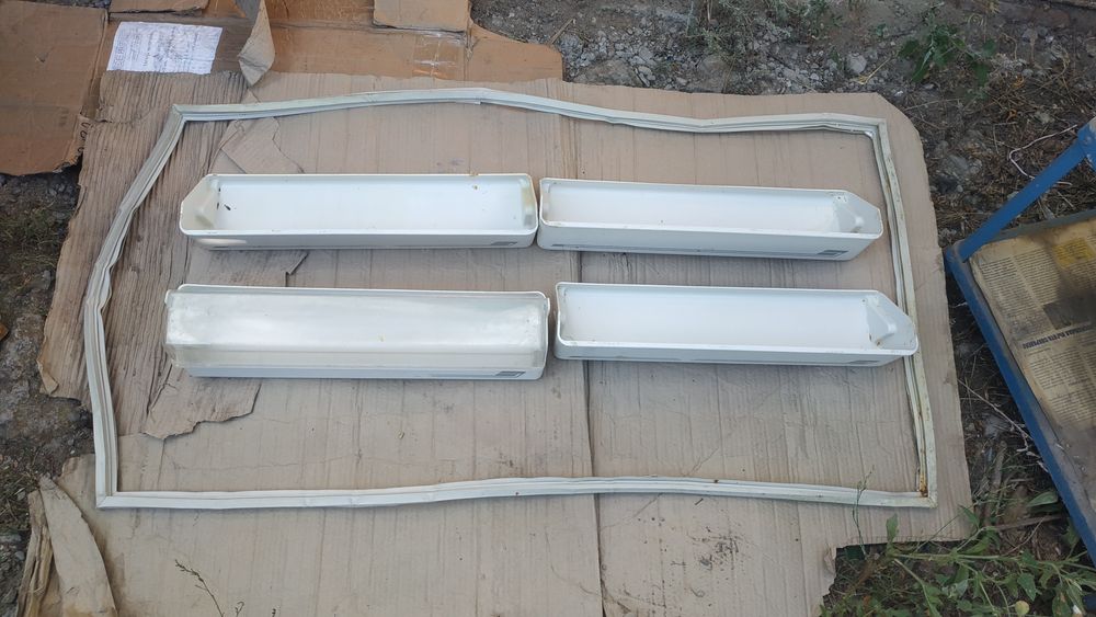 Продам полочки для холодильника