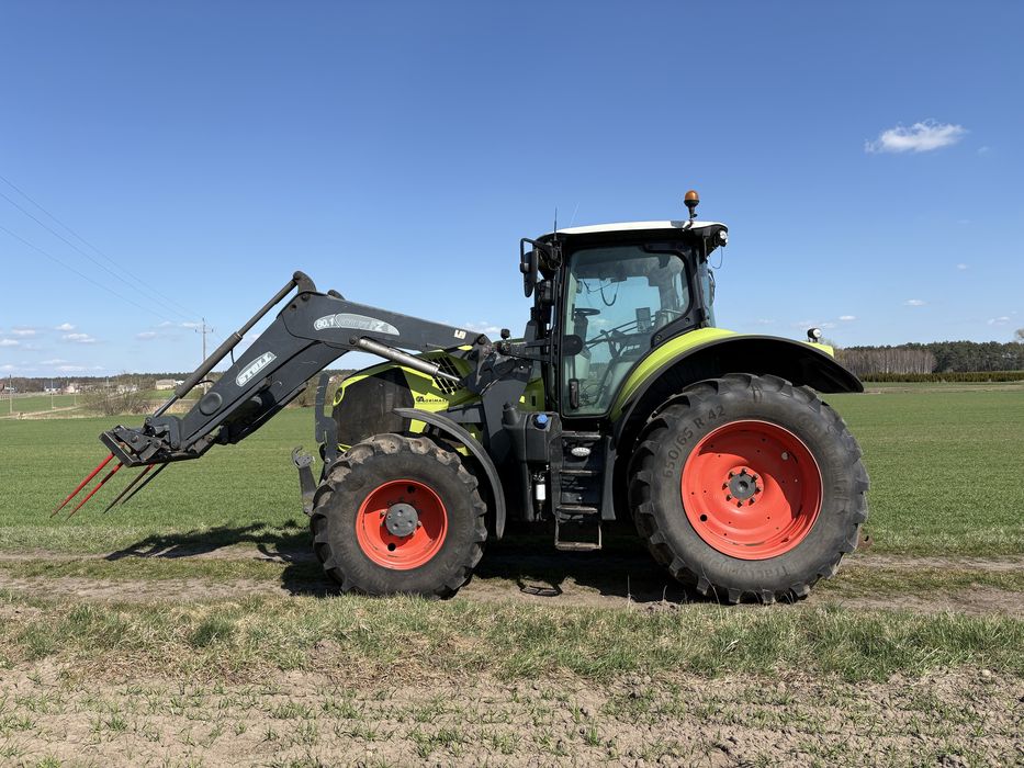 Claas Axion 810 z ładowaczem czołowym