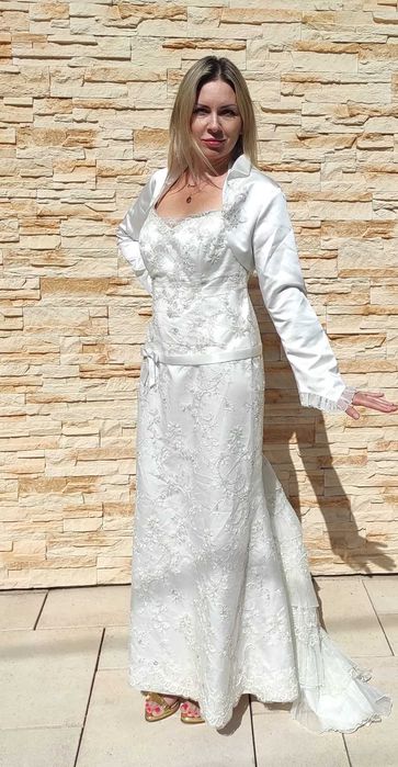 Koronkowa suknia ślubna w stylu francuskim + 5 kosmetyków GRATIS !