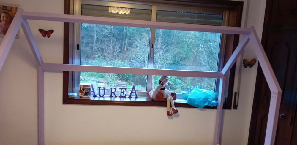 Cama de criança com estrado