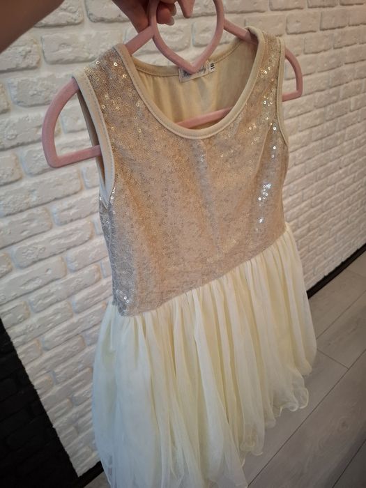 Сукня на дівчинку 116-122 розмір