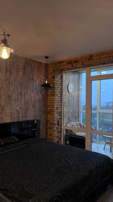 Видовий пентхаус з авторським ремонтом! Центр!