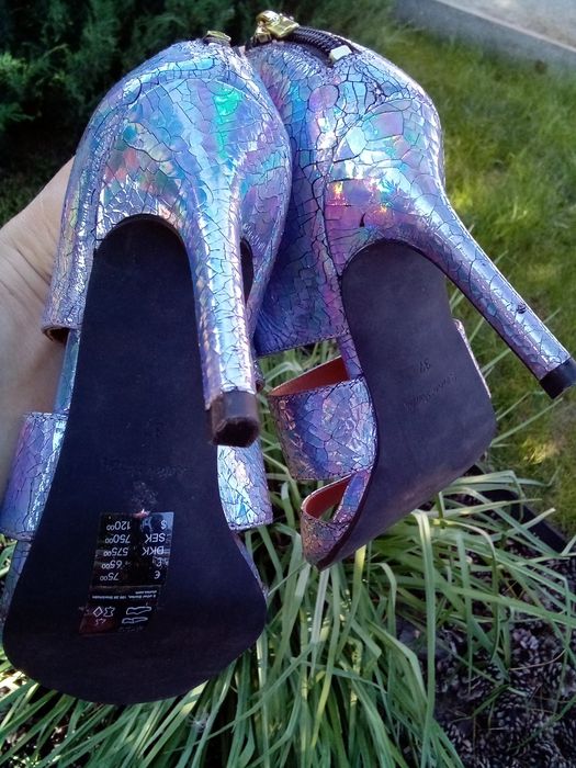 Кожаные босоножки, р.37