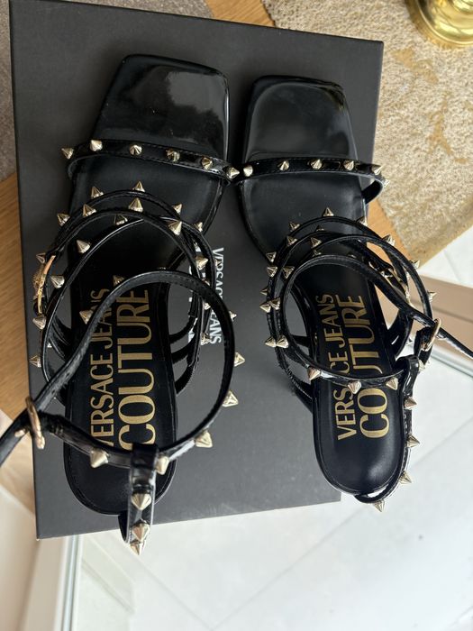 Sprzedam sandały firmy Versace Jeans w rizmiarze 36.