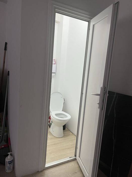 Продаж приміщення з діючими орендарями