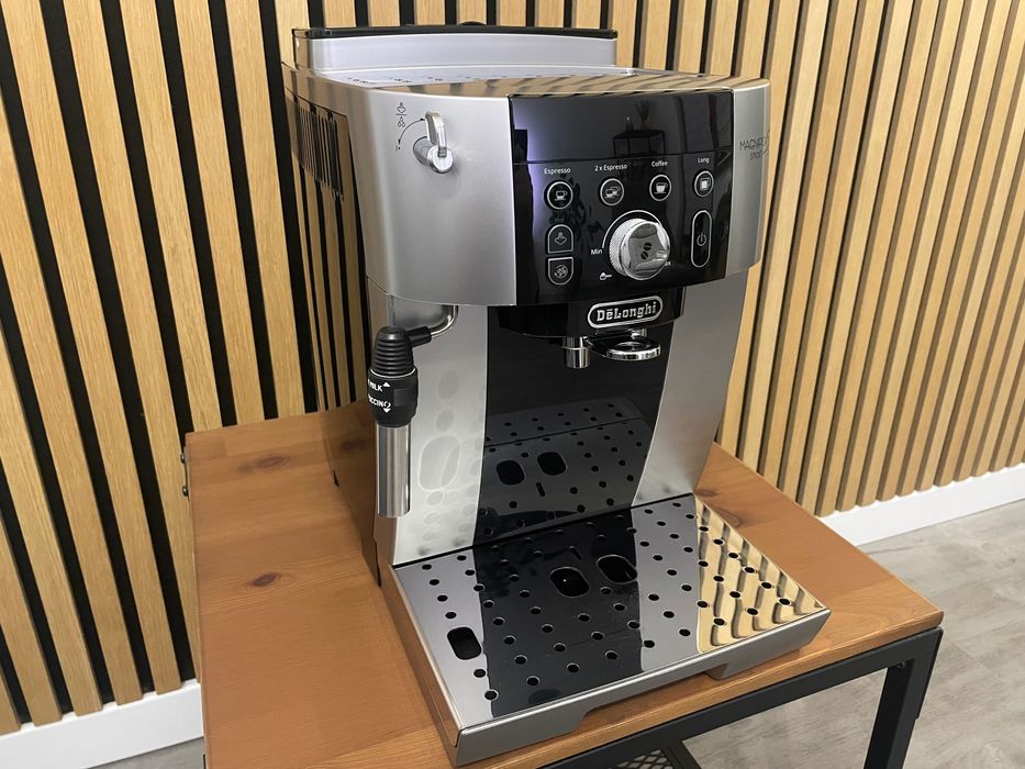 Ekspres automatyczny DeLonghi Magnifica S Smart (komplet)