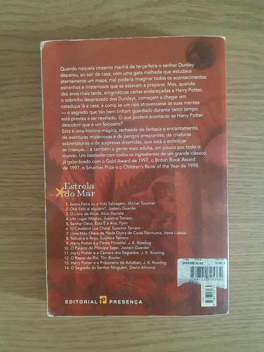 Livro Harry Potter e a Pedra Filosofal (J.K.ROWLING)