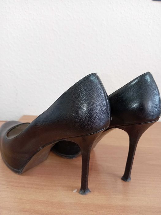 Оригінальні туфлі Louis Vuitton під реставрацію