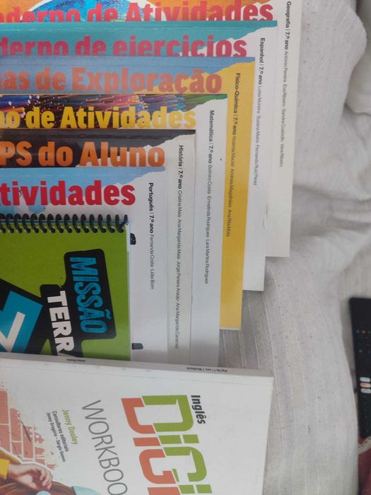 Manuais escolares como novos 6 e 7 ano
