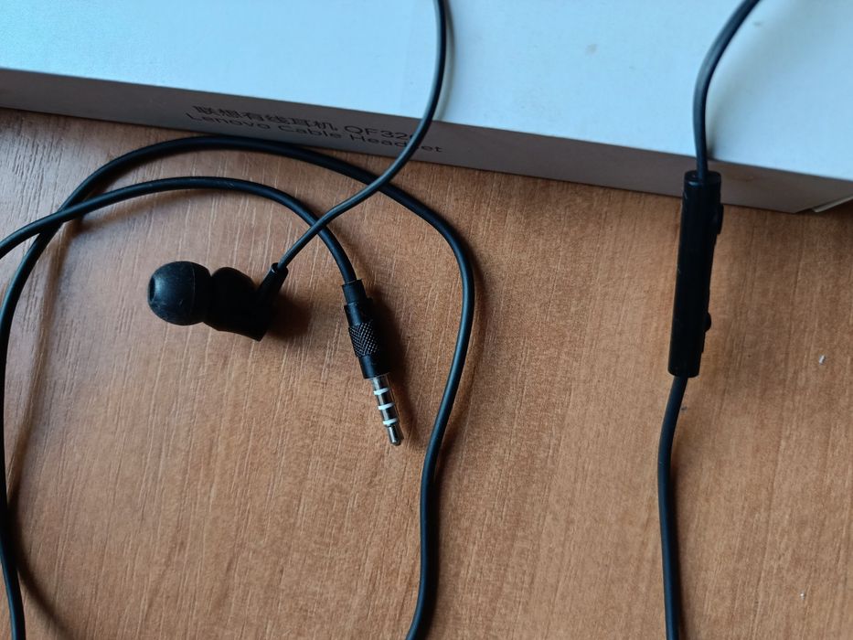 Продам наушники проводные Lenovo
