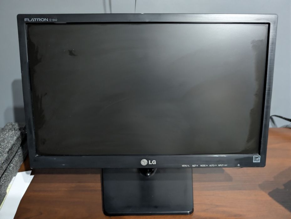 Monitor LG E1942C