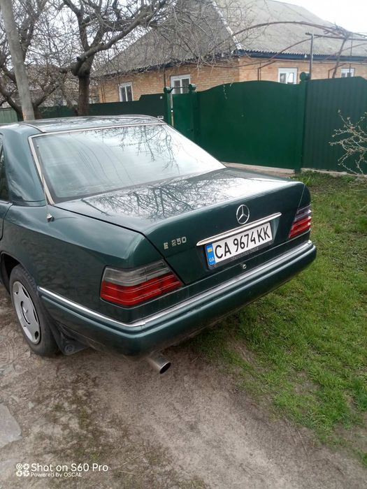 Мерседес 124е250