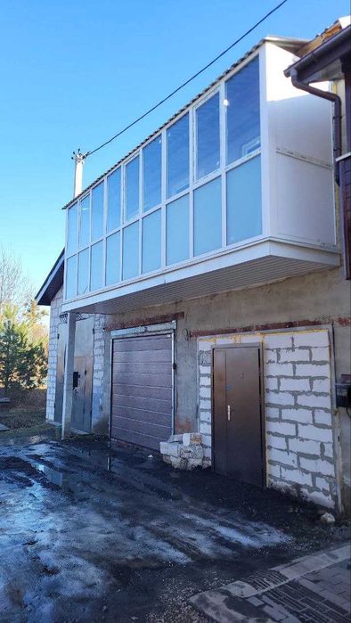 Гараж з житловим поверхом
