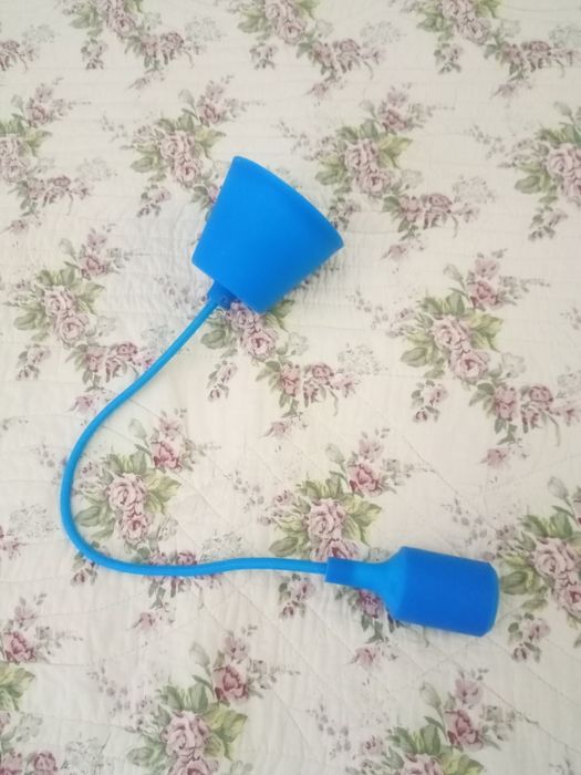 Casquilho e suspensão azul