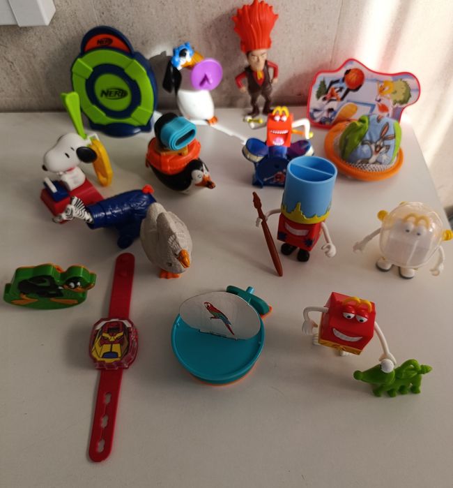 bonecos de várias coleções