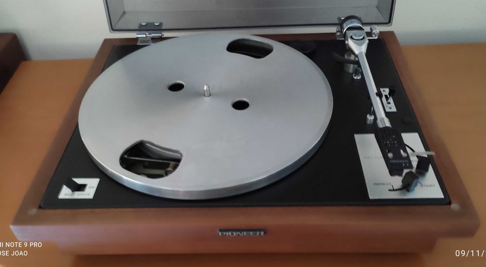 Gira Discos PIONEER PL-A25