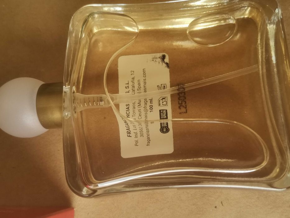 Perfume escandale da sunset world, mulher