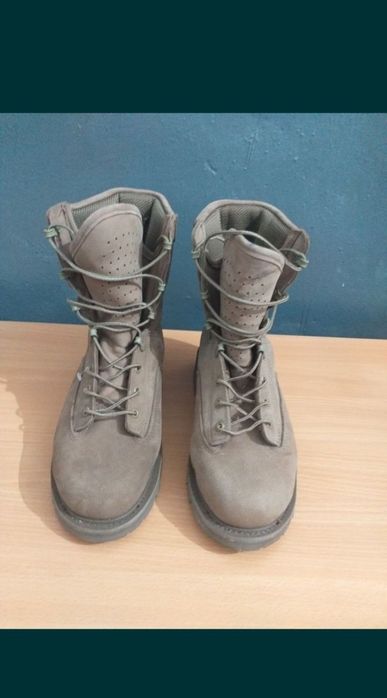 Черевики, Кросівки трекінгові,тактичні