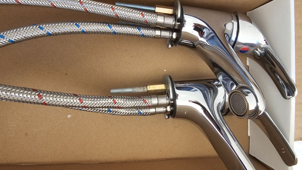 Torneiras  de casa de banho novas( lavatório)