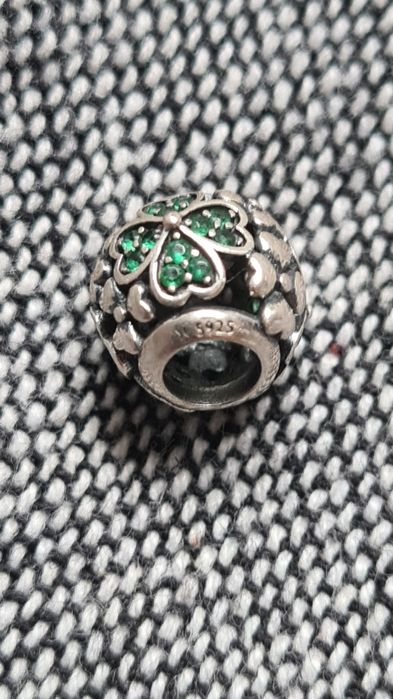 zawieszka na bransoletkę