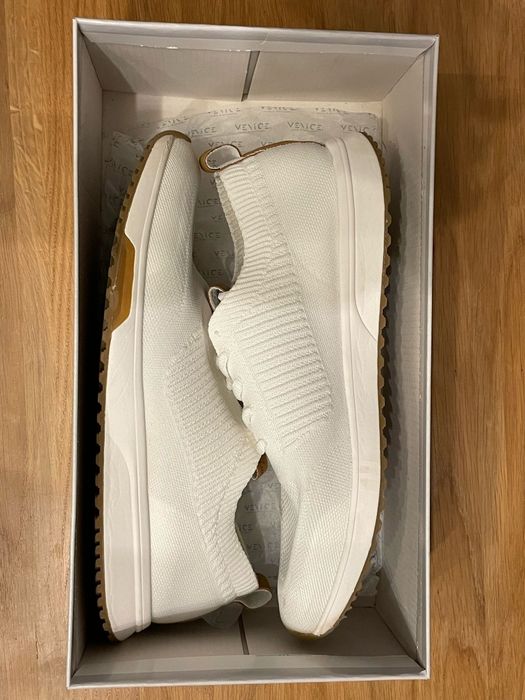 Eleganckie białe buty marki Venice