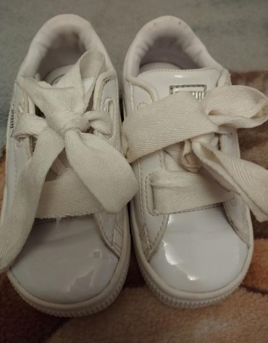 Белые лаковые кроссовки на девочку   4-5 лет puma basket