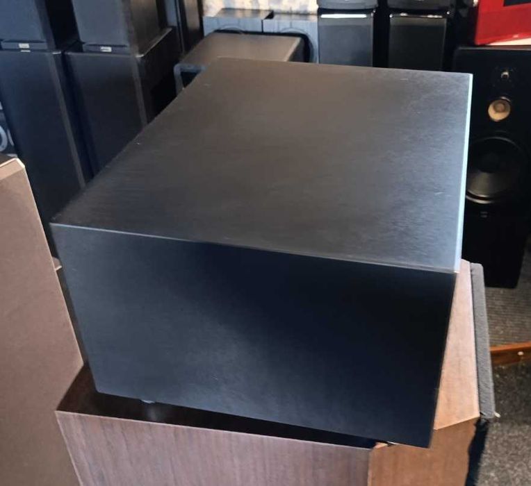 Loewe Subwoofer 525 з  6-канальним підсилювачем + кабеля