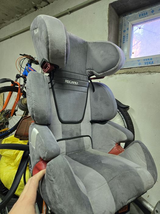 Дитяче автокрісло Recaro. Під ремінь, регулювання по росту