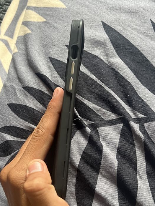 Capa para iPhone 13 Pro Max – Preta, Anti-choque (Bom Estado)