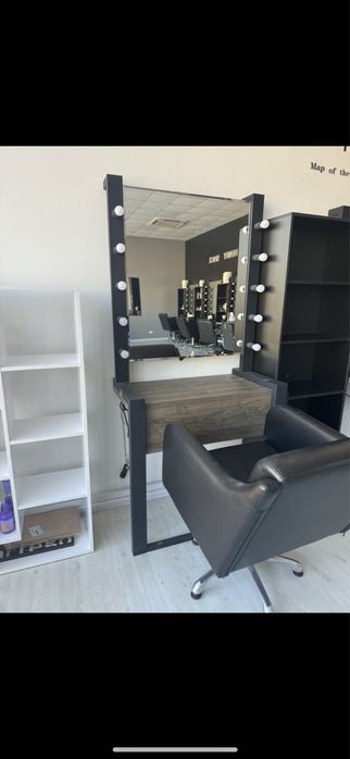 Продам кресло гидравлика зеркала с лампочками