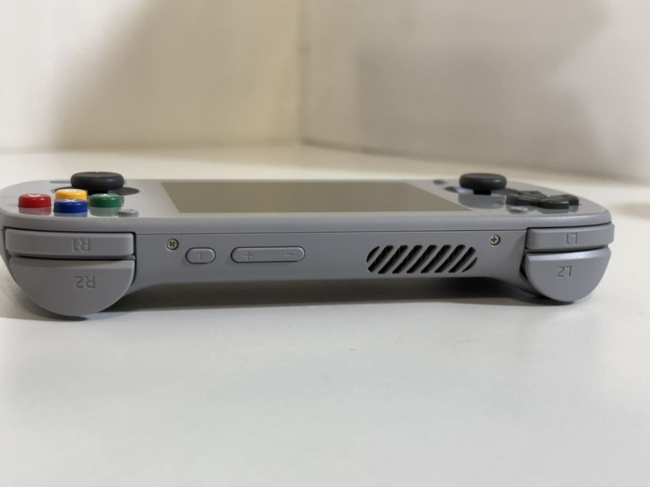 Przenośna konsola retro z ekranem IPS