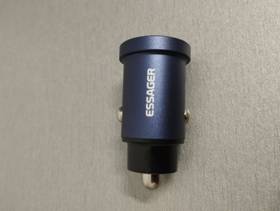 Автомобільний зарядний пристрій на 30W.