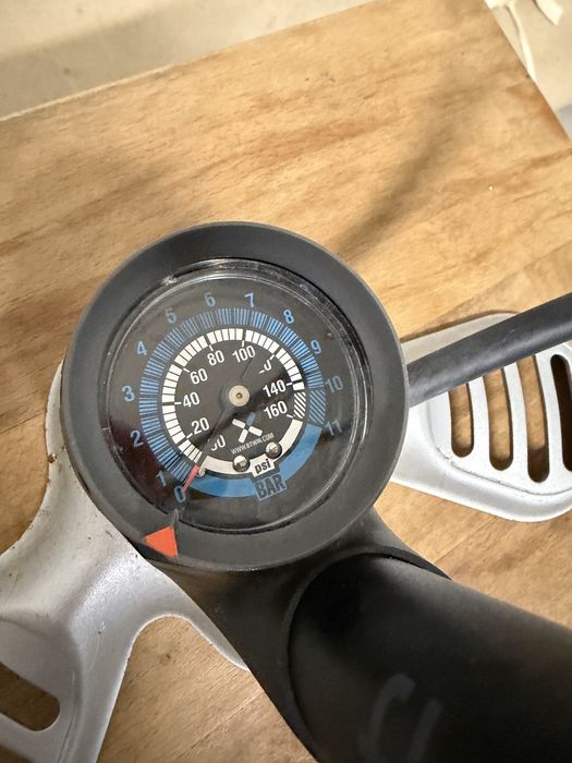 Bomba de pé BTwin FLP 7000 – usada uma vez