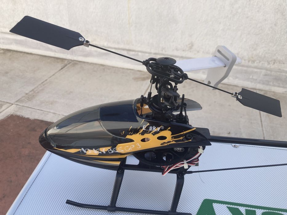 HElicoptero esky honey bee cp3