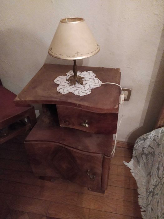 Cama e mesas de cabeceira